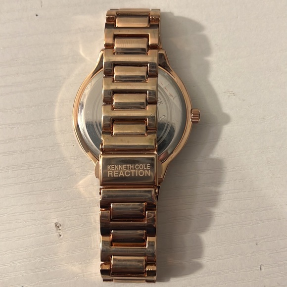Kenneth Cole Reaction rose gold colored watch - Picture 5 of 5